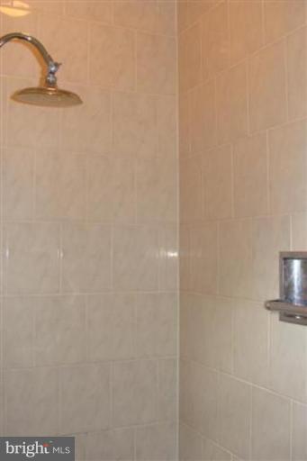 10021 Hall Road Potomac, MD 20854 - Photo 26 of 29 Bath #1