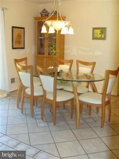 10021 Hall Road Potomac, MD 20854 - Photo 4 of 29 Breakfast Area