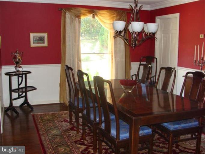 10021 Hall Road Potomac, MD 20854 - Photo 6 of 29 Dining Room