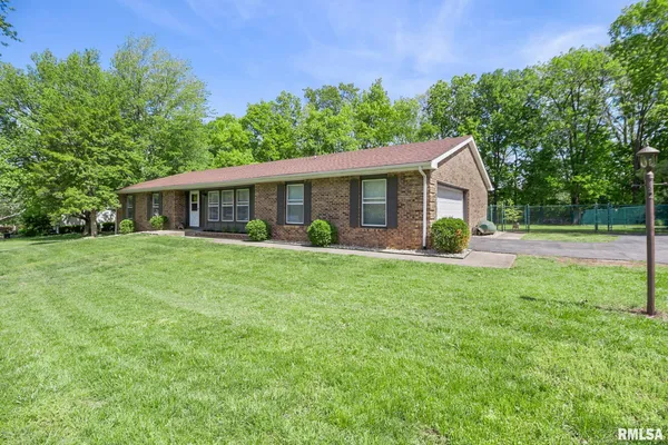 $250,000 | 124 Spring Arbor Drive, Carbondale, IL 62902
