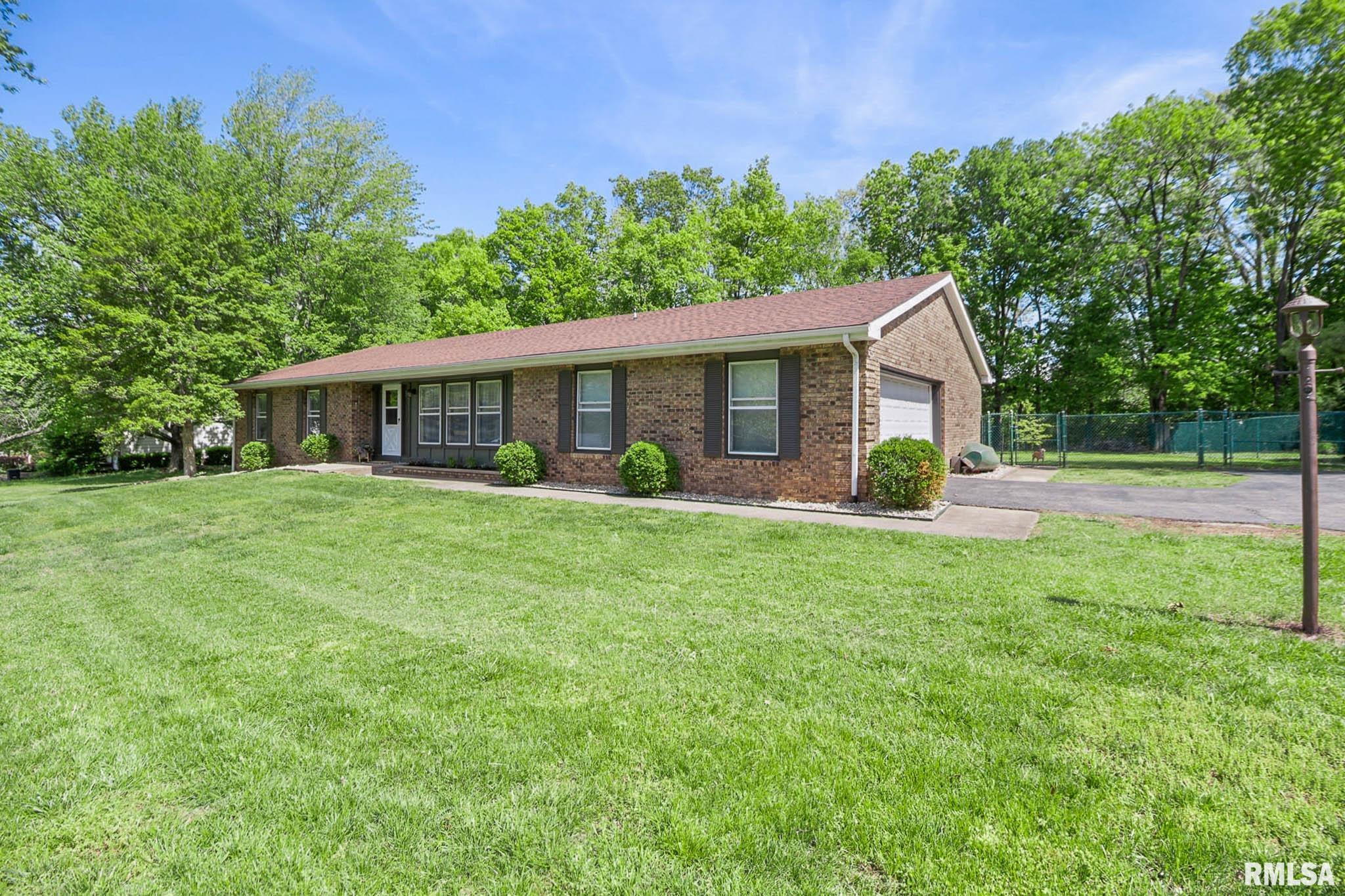 124 Spring Arbor Drive Carbondale, IL 62902 - Photo 2 of 41
