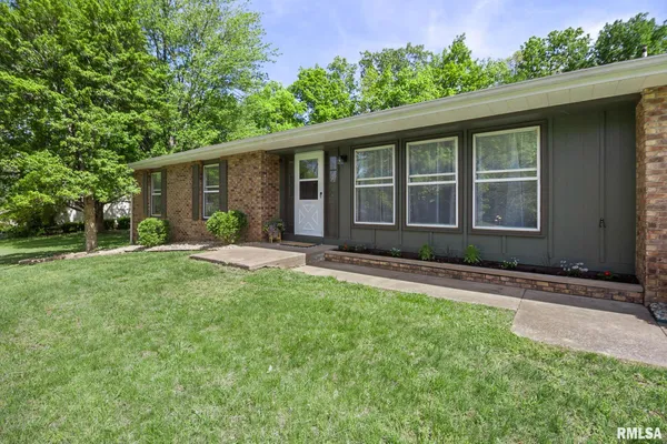 $250,000 | 124 Spring Arbor Drive, Carbondale, IL 62902