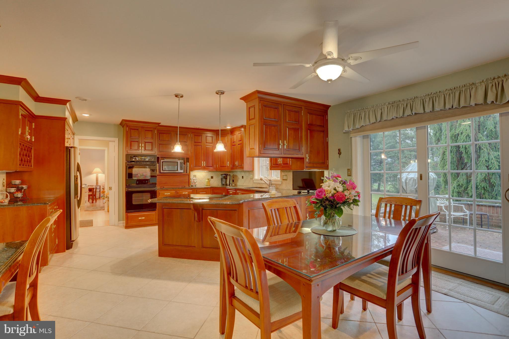 1526 Ridge Road Lancaster, PA 17603 - Photo 9 of 38 Eat-In Custom Kitchen