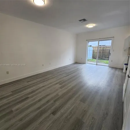 $2,500 | 1720 Southeast 9th Avenue, Homestead, FL 33034