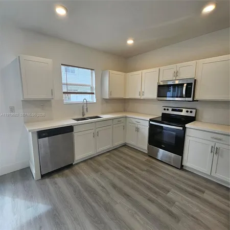 $2,500 | 1720 Southeast 9th Avenue, Homestead, FL 33034