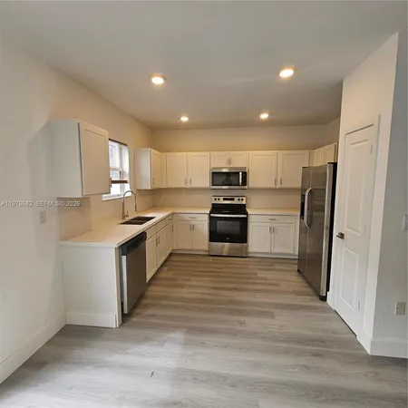 $2,500 | 1720 Southeast 9th Avenue, Homestead, FL 33034