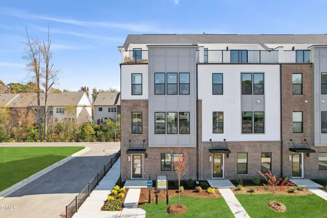 $565,000 | 2718 Kempthorne Road, Cary, NC 27519