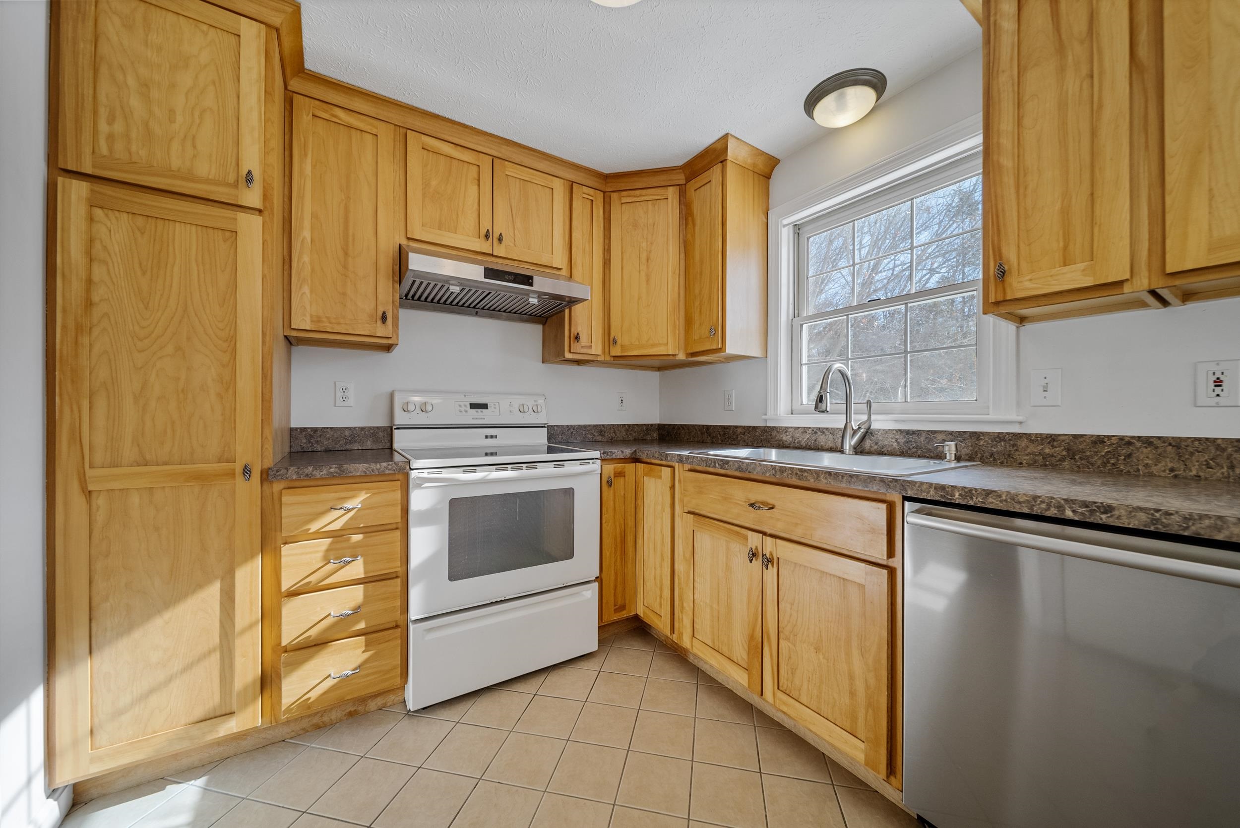 20 Larson Drive, Unit 20 Hampstead, NH 03841 - Photo 4 of 33