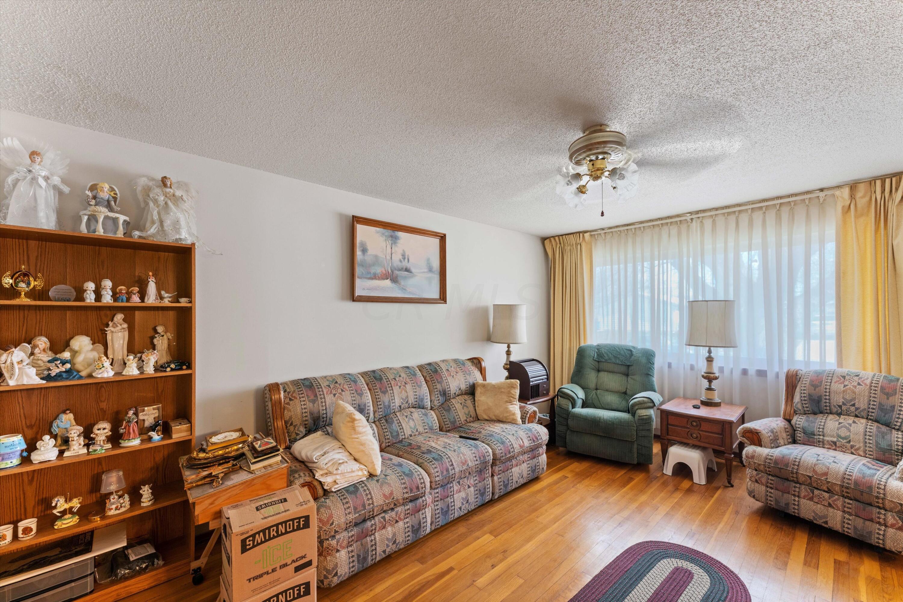 2599 Denmark Road Columbus, OH 43232 - Photo 6 of 42 Living Room