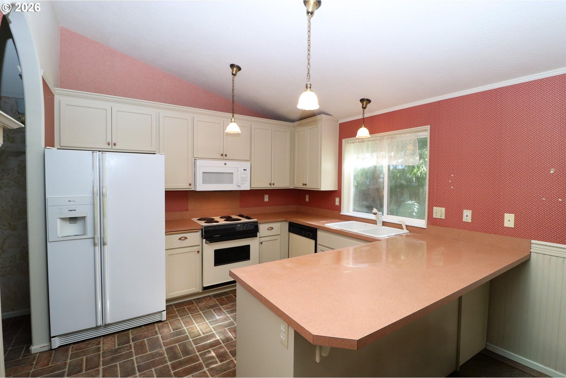 631 Nicholas Drive Springfield, OR 97477 - Photo 12 of 43 Gallery Image 12