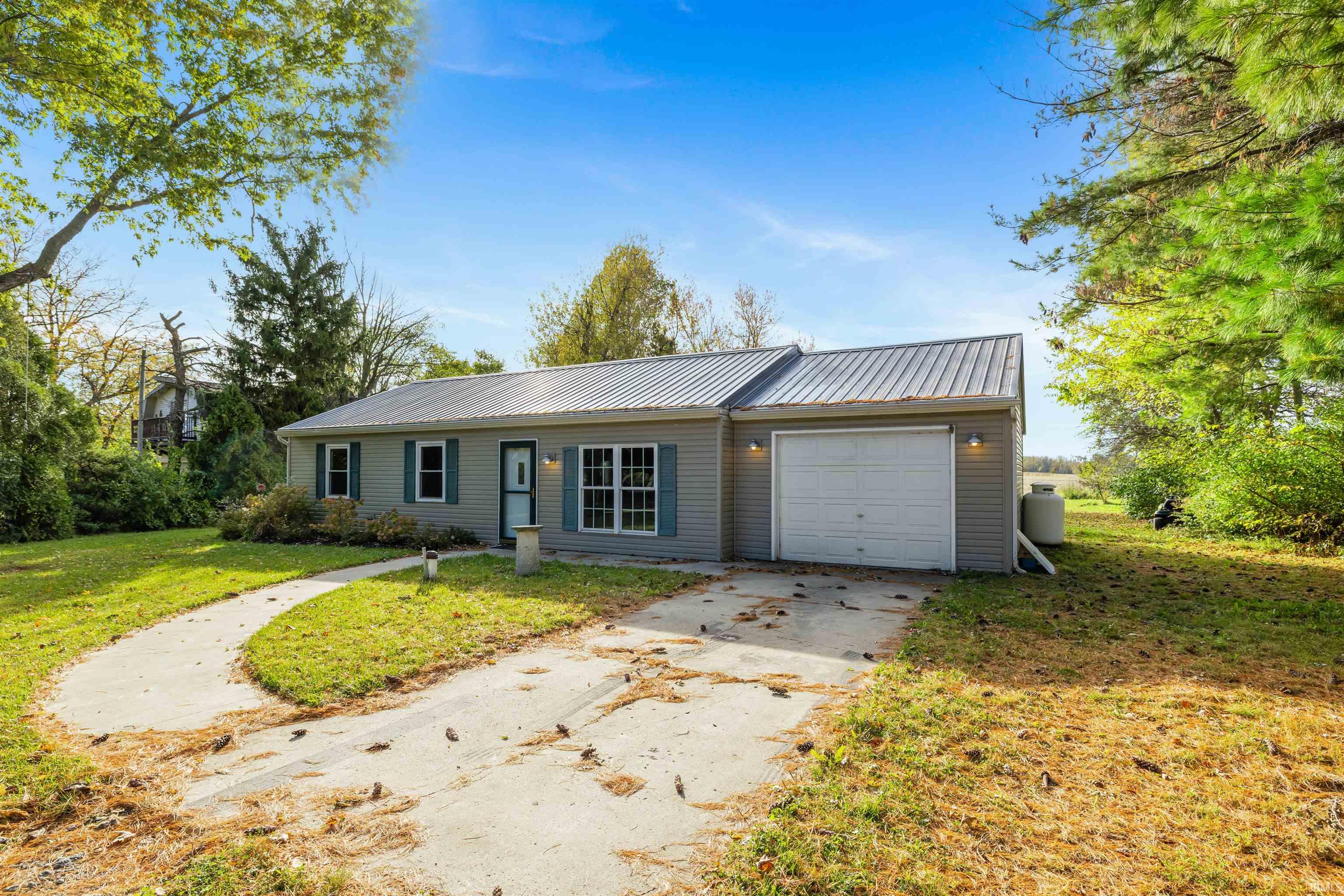 14629 Lake Center Road Fort Wayne, IN 46818 - Photo 1 of 30
