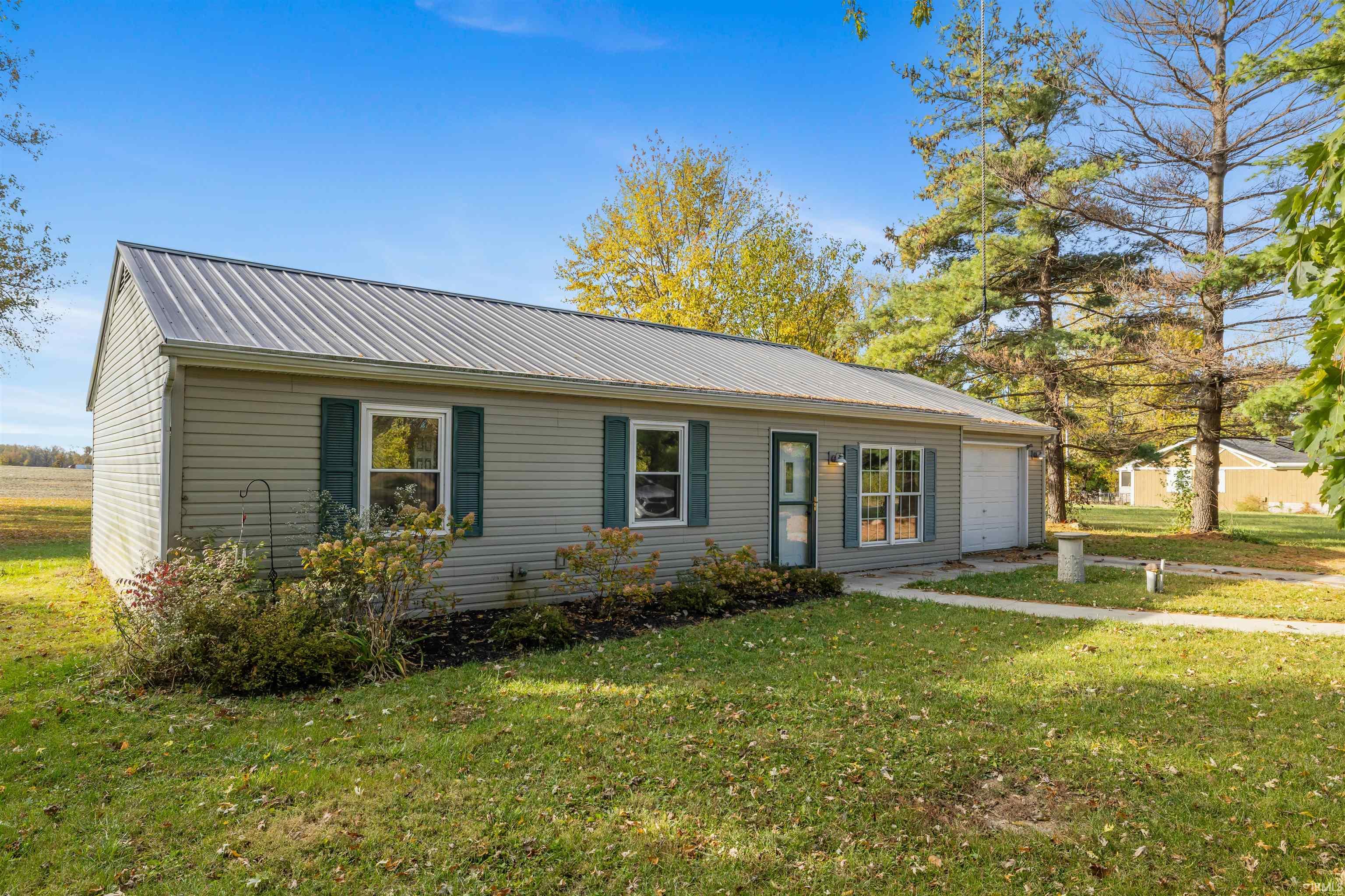 14629 Lake Center Road Fort Wayne, IN 46818 - Photo 2 of 30