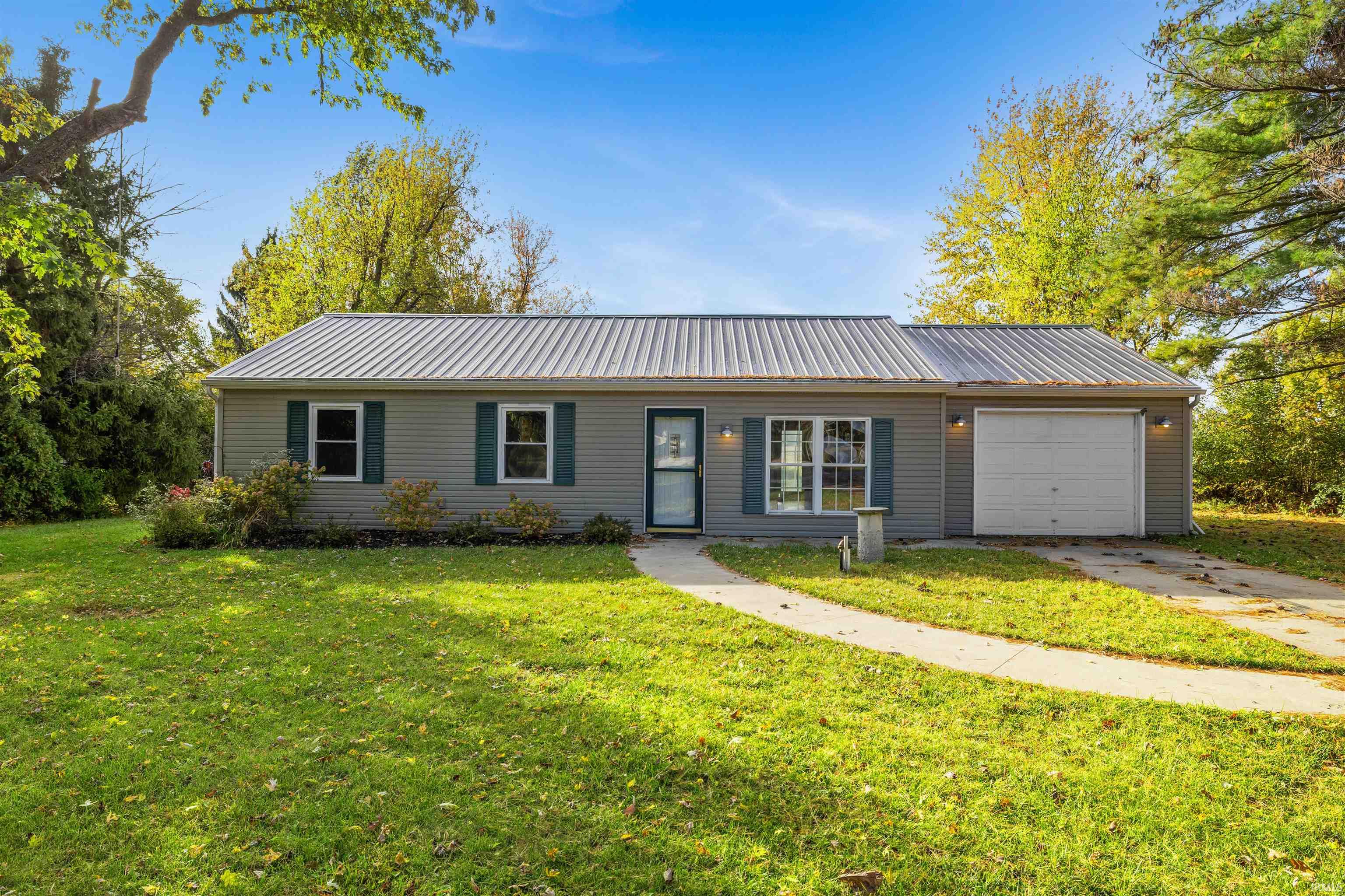 14629 Lake Center Road Fort Wayne, IN 46818 - Photo 3 of 30
