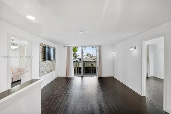 $2,200 | 1720 Northwest N River Drive, Unit 211, Miami, FL 33125