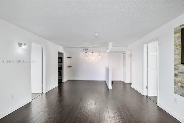 $2,200 | 1720 Northwest N River Drive, Unit 211, Miami, FL 33125