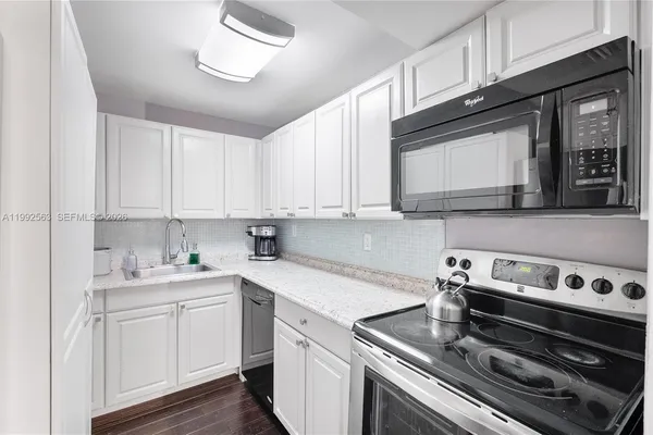 $2,200 | 1720 Northwest N River Drive, Unit 211, Miami, FL 33125