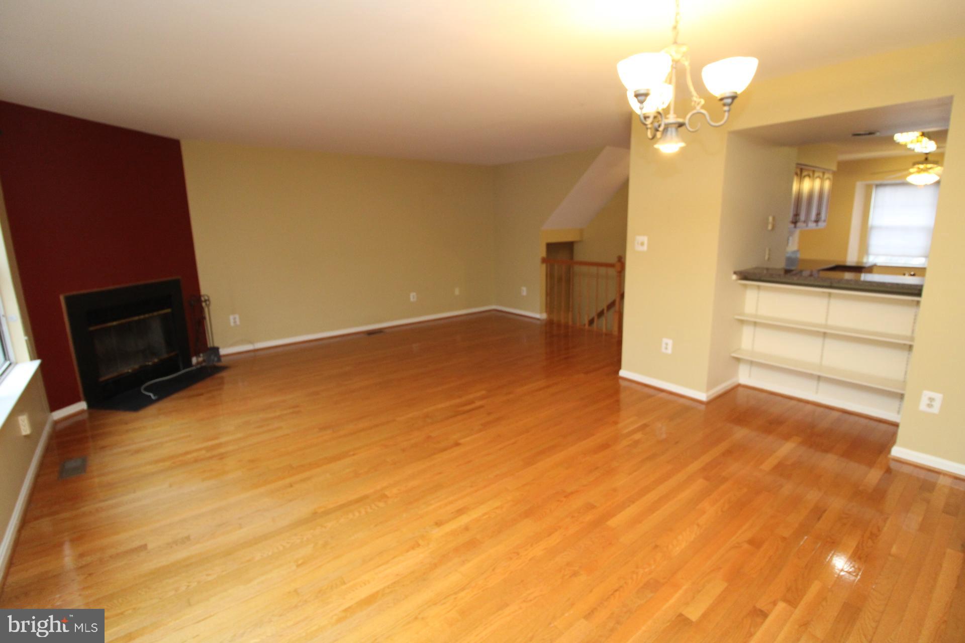 1602 Tanyard Hill Road Gaithersburg, MD 20879 - Photo 6 of 26 Living Room