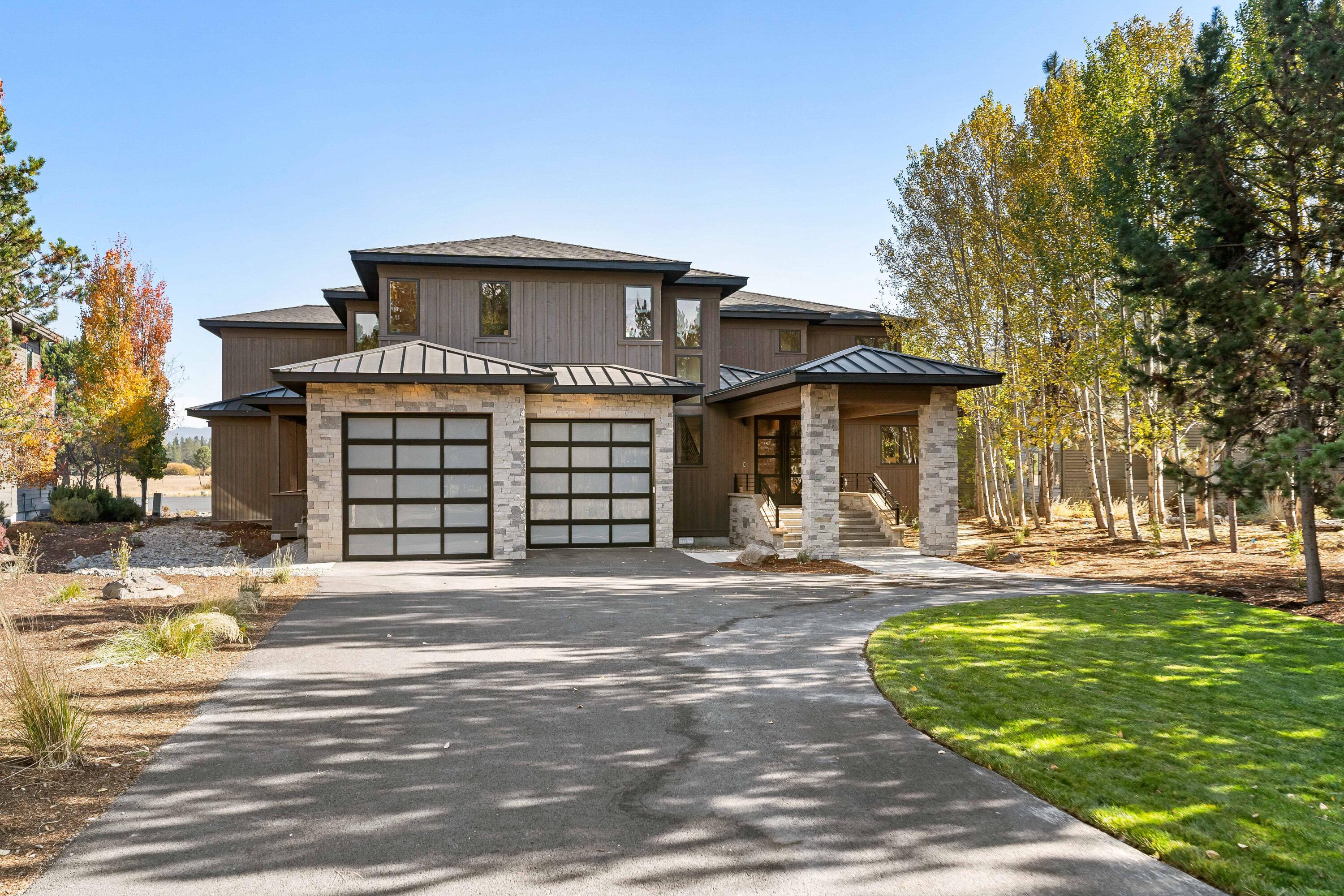 56878 River Road, Unit 2 Sunriver, OR 97707 - Photo 65 of 67 Exterior Front