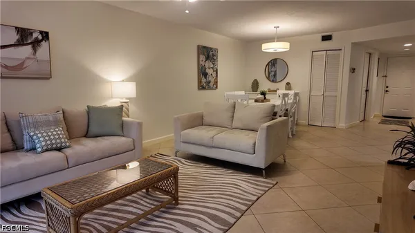 $2,200 | 509 Roma Court, Unit 108, Naples, FL 34110