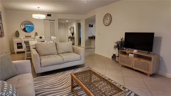 $2,200 | 509 Roma Court, Unit 108, Naples, FL 34110