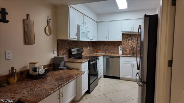 $2,200 | 509 Roma Court, Unit 108, Naples, FL 34110