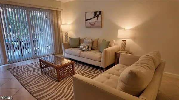 $2,200 | 509 Roma Court, Unit 108, Naples, FL 34110