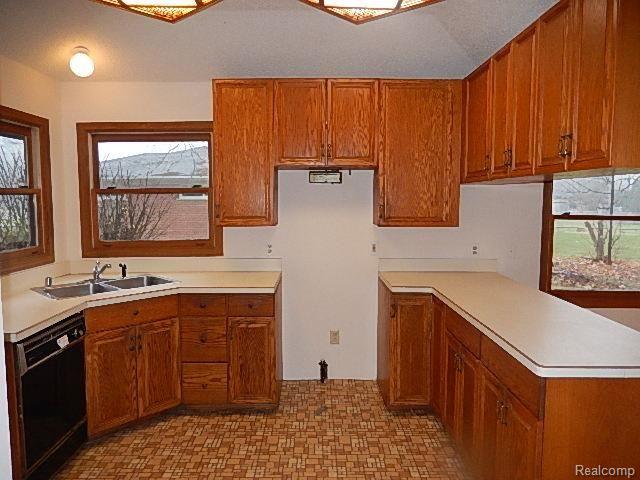 9141 Lake Road Grosse Ile, MI 48138 - Photo 9 of 22 014.jpg