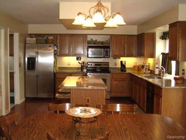 3384 Bonniebrook Court Rochester, MI 48306 - Photo 4 of 9 Kitchen