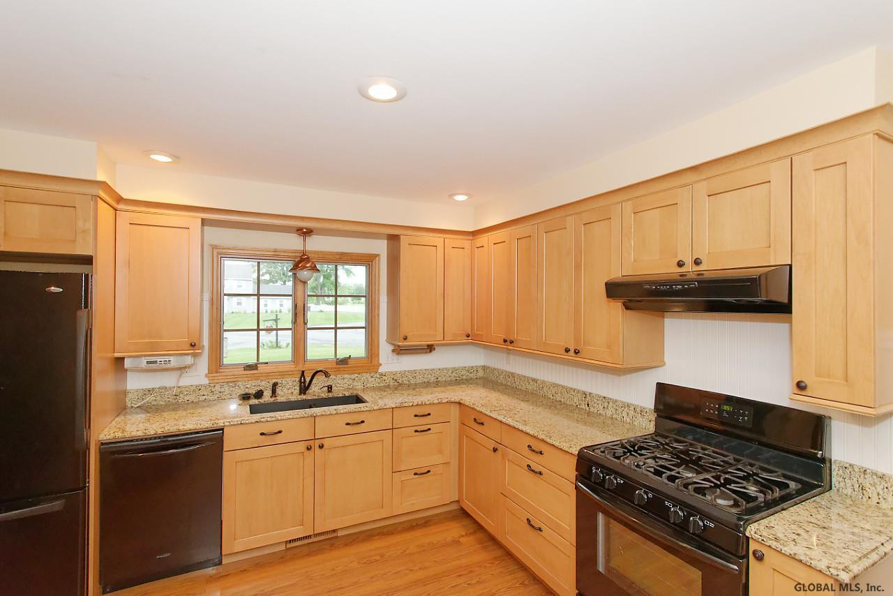 40 West Bayberry Road Bethlehem, NY 12077 - Photo 13 of 45 Photo 13