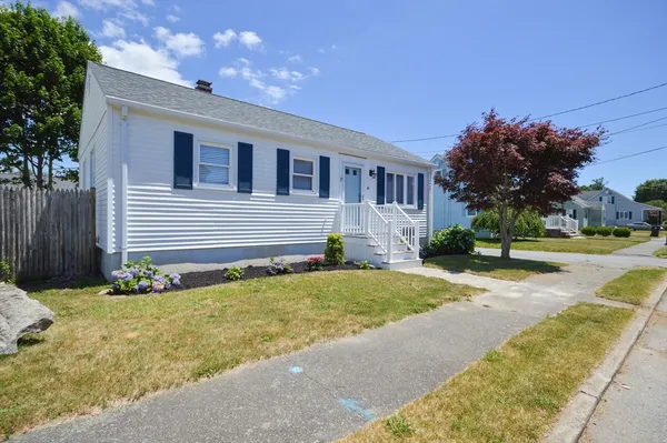 $2,500 | 42 Buttonwood Road, Dartmouth, MA 02748