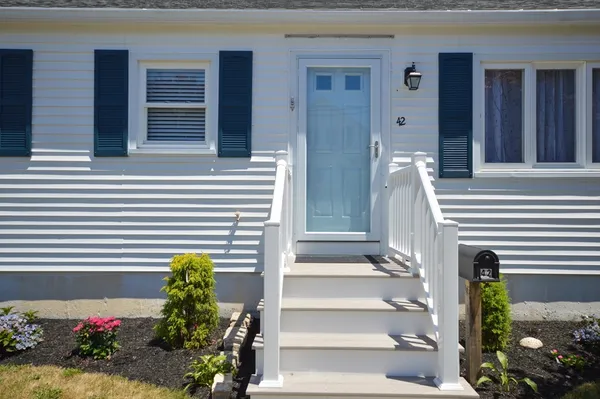 $2,500 | 42 Buttonwood Road, Dartmouth, MA 02748