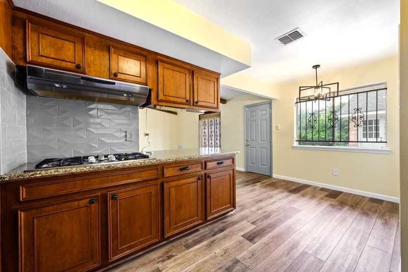 4910 Teton Street Houston, TX 77033 - Photo 9 of 27