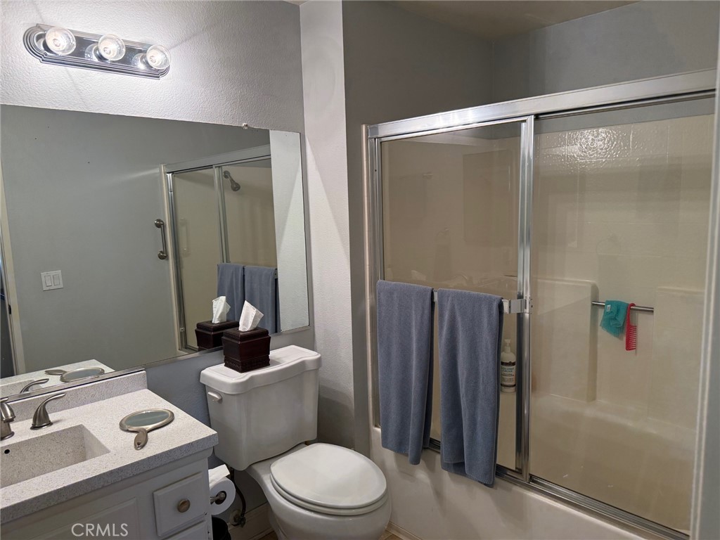 19431 Rue De Valore, Unit 14A Lake Forest, CA 92610 - Photo 15 of 26 Guest Full bathroom
