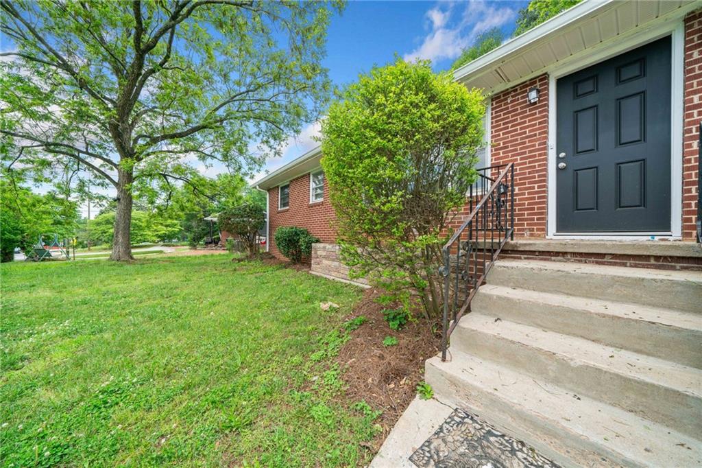 2078 Olive Springs Road Southeast Marietta, GA 30060 - Photo 4 of 28