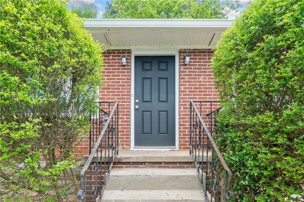 2078 Olive Springs Road Southeast Marietta, GA 30060 - Photo 5 of 28