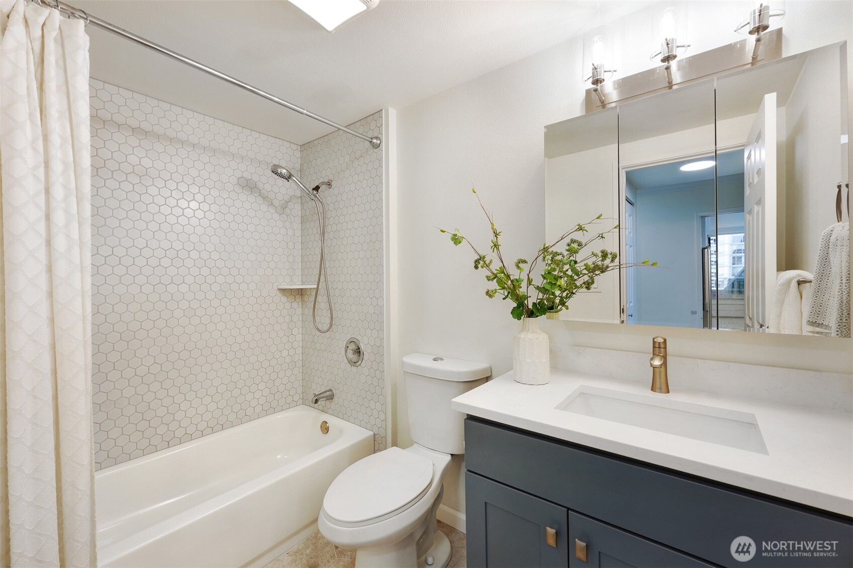 2100 3rd Avenue, Unit 1804 Seattle, WA 98121 - Photo 18 of 34