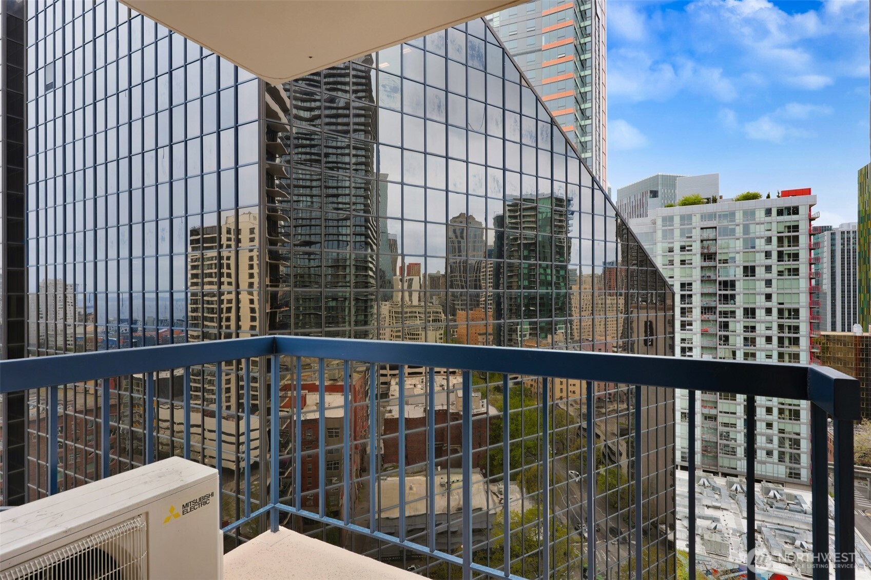 2100 3rd Avenue, Unit 1804 Seattle, WA 98121 - Photo 22 of 34