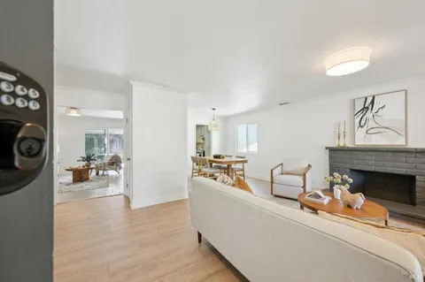 $825,000 | 215 Hemlock Drive, Healdsburg, CA 95448