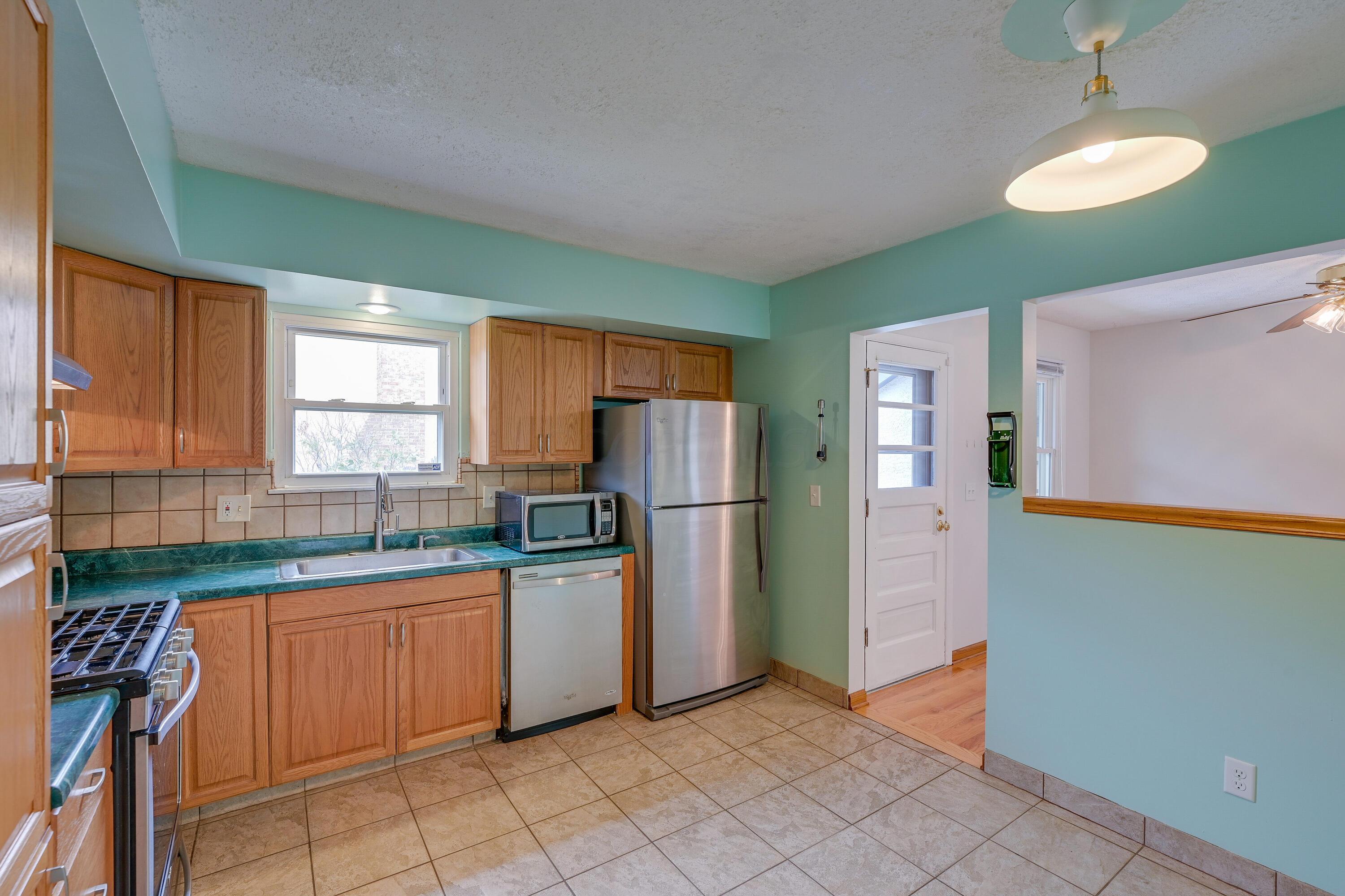 5383 Pine Bluff Road Columbus, OH 43229 - Photo 13 of 32 Kitchen