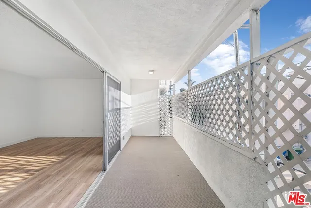 $3,750 | 825 South Gretna Green Way, Unit X, Los Angeles, CA 90049