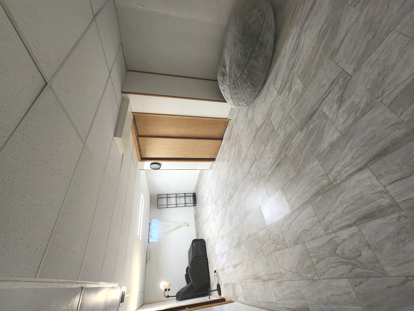 7 Rose Avenue Addison, IL 60101 - Photo 13 of 24 a picture of a door