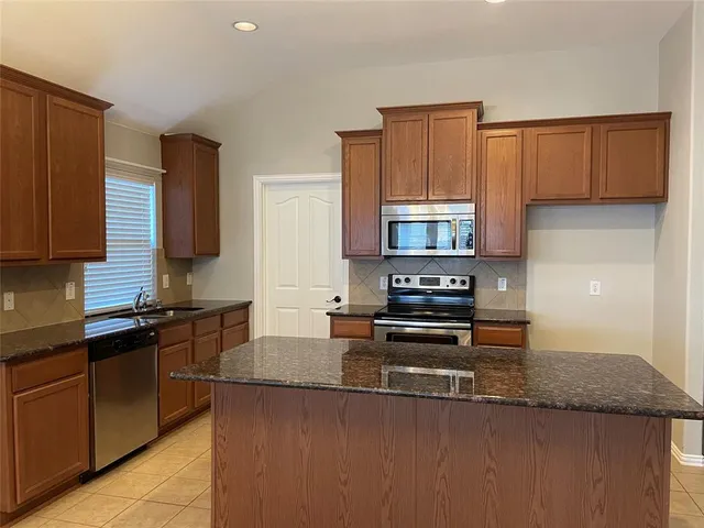 $2,700 | 4603 Oakview Drive, Mansfield, TX 76063