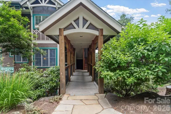 $647,500 | 45 Creekside Way, Unit I/202, Burnsville, NC 28714