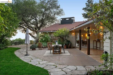 $2,290,000 | 12131 Skyline Boulevard, Oakland, CA 94619