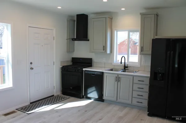 $95,000 | 816 North Midland Boulevard, Unit 1, Nampa, ID 83651