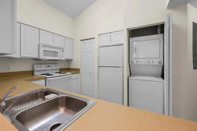 an empty room with windows and ceiling fan