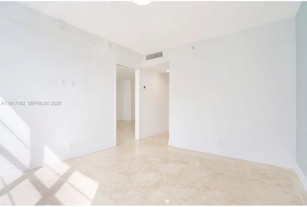 $4,000 | 5101 Collins Avenue, Unit 14J, Miami Beach, FL 33140