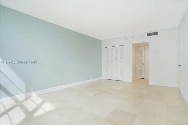$4,000 | 5101 Collins Avenue, Unit 14J, Miami Beach, FL 33140