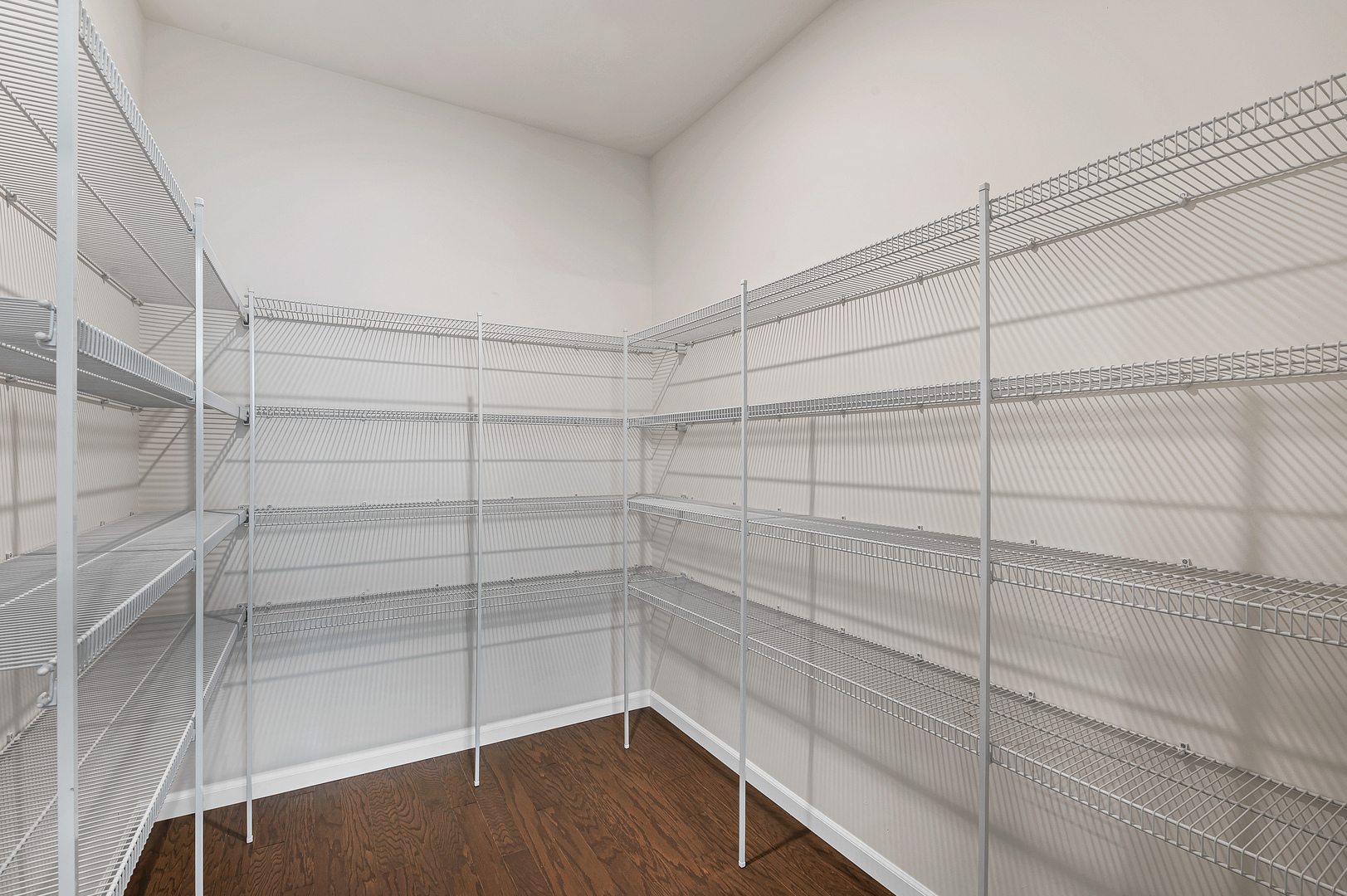 621 North Sullivan Street Addison, IL 60101 - Photo 13 of 22 a view of a room with shelf