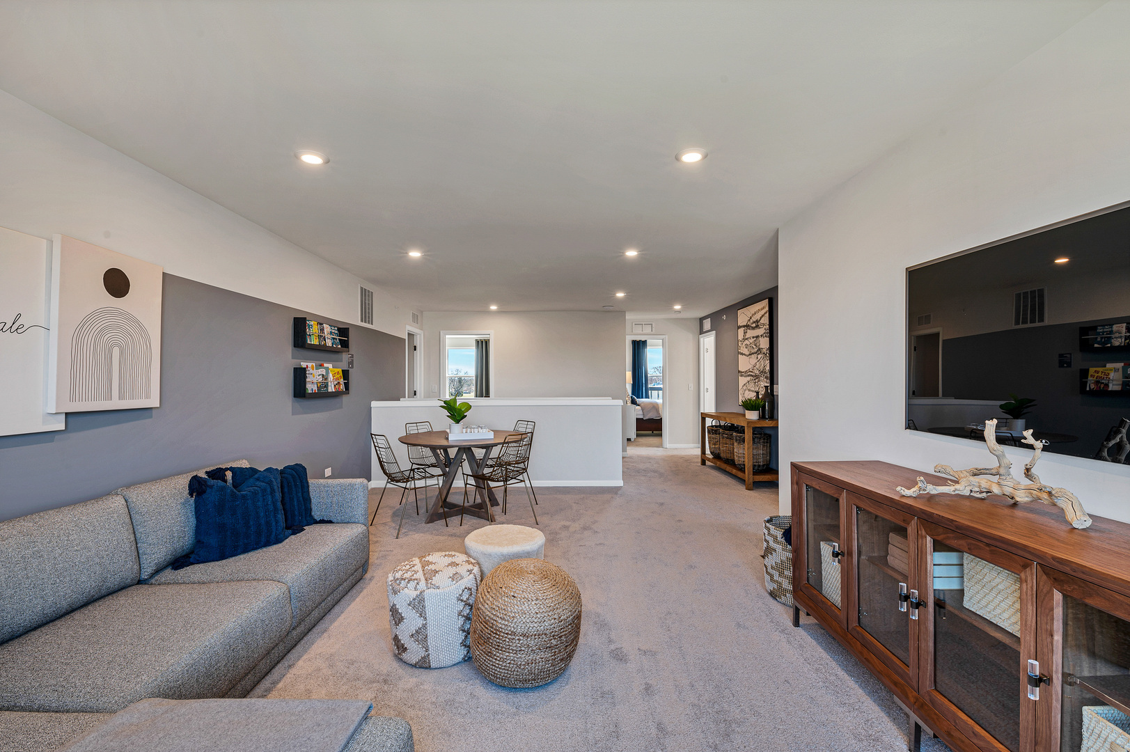 621 North Sullivan Street Addison, IL 60101 - Photo 16 of 22 a living room with furniture and a flat screen tv